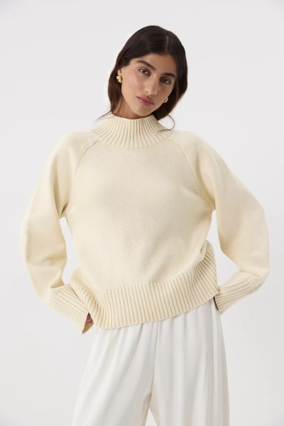 Свитер с широкой стойкой из хлопка (молочный) (M/L) 