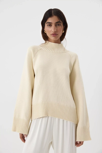 Свитер с широкой стойкой из хлопка (молочный) (M/L) 